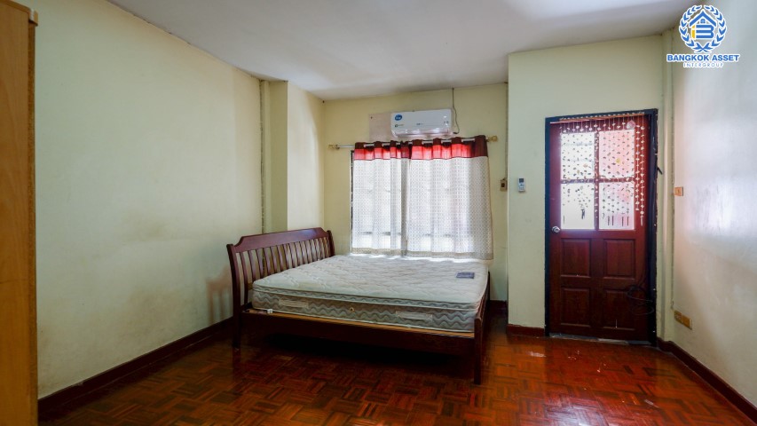 *****ทาวน์เฮ้าส์มือสองย่านนนทบุรี ม.จิตรณรงค์6 บางกรวย-จงถนอม เนื้อที่ 17 ตร.ว. ฟังก์ชัน 2 ห้องนอน 2 ห้องน้ำ แถมฟรี! 2 เครื่องปรับอากาศ บนทำเลคุณภาพ ใกล้วงเวียนพระราม5, เซ็นทรัลปิ่นเกล้า และทางด่วน "ศรีรัช" ราคาสุดคุ้ม!